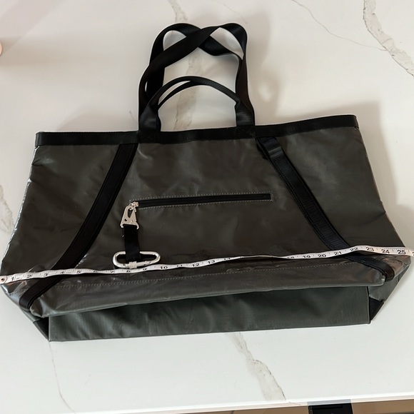 Topshop Large High Shine Weekend Bag - Picture 3 of 10